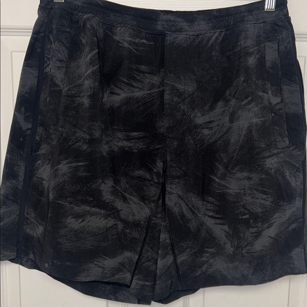 Lululemon Shorts T.H.E. Lined Black and Palm Print Athletic Running Stretch XL